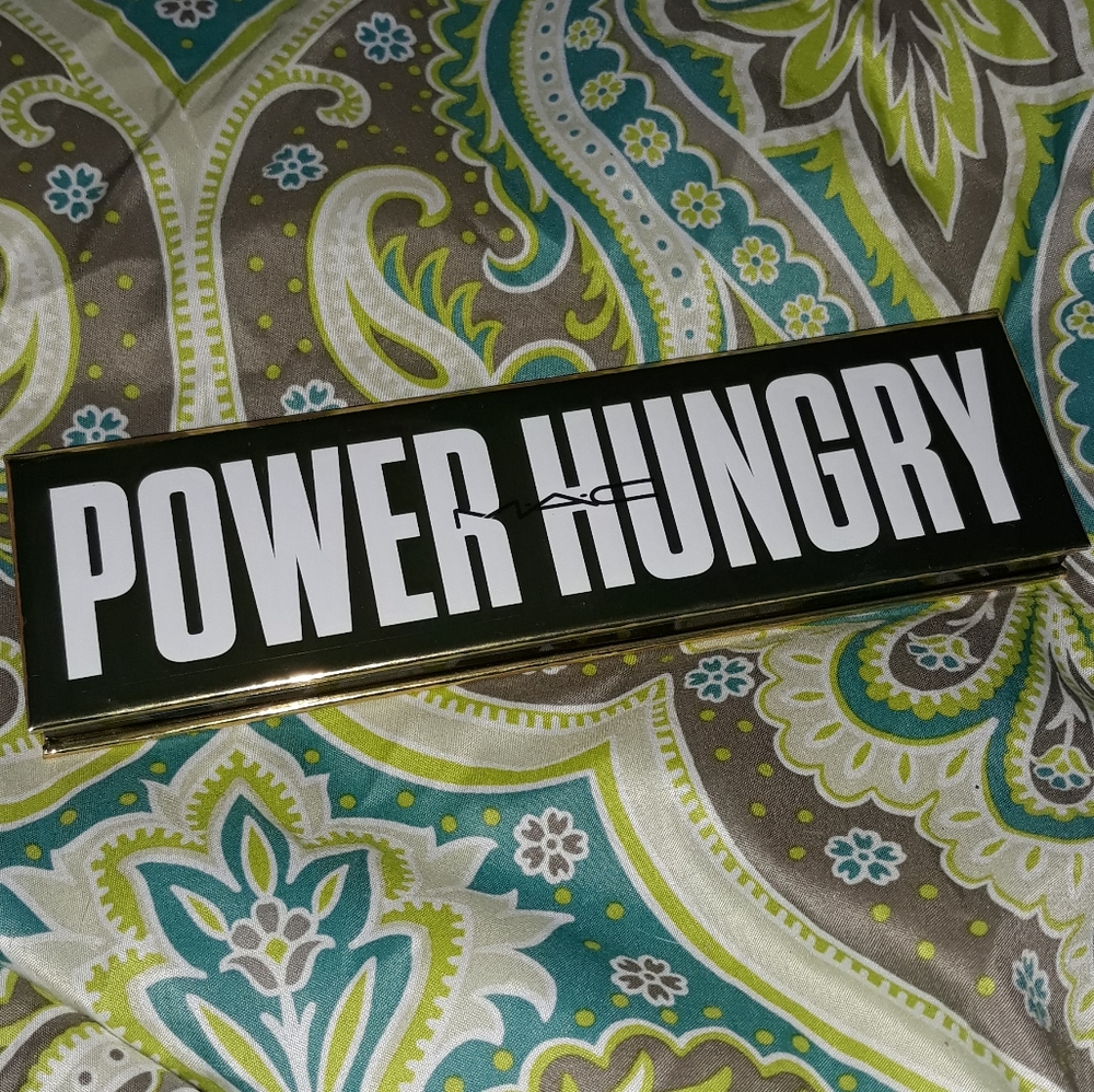 MAC Power Hungry eyeshadow palette